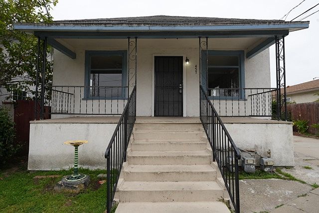 1st image of 457 W Sepulveda St