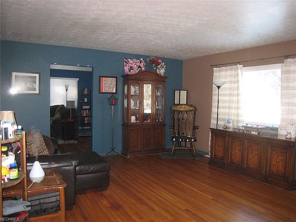4th image of 213 Nutwood Dr