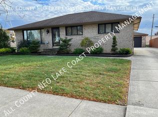 9953 Shady Ln, Brooklyn, OH 44144