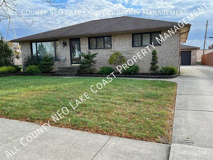 9953 Shady Ln photo 1