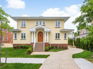 233-25 38th Dr, Douglaston, NY 11363