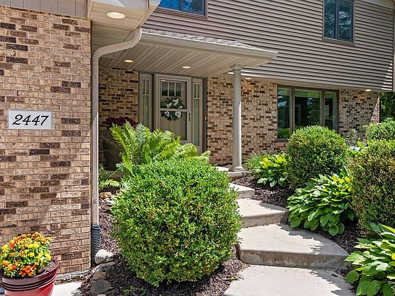 4th image of 2447 Parkwood Dr