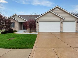 23 Bear Creek Dr, Wentzville, MO 63385