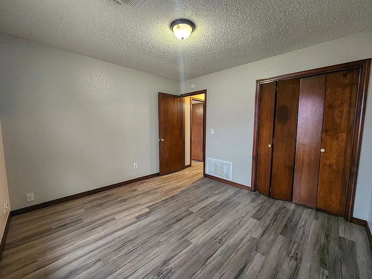 4104 N Market Ave — Photo 17