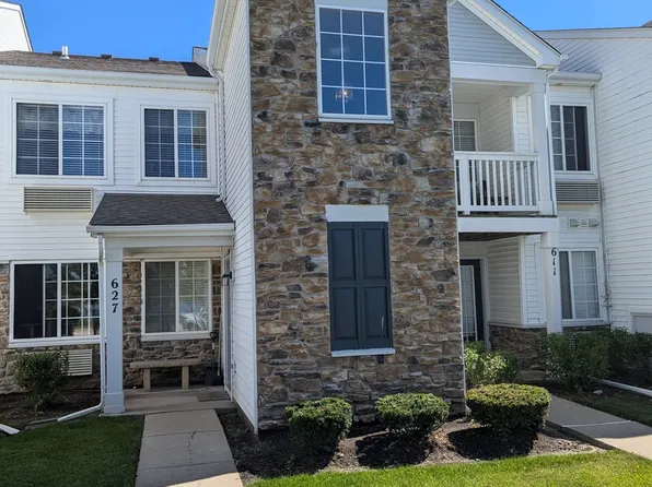 627 Silverstone Dr #627, Carpentersville, IL 60110