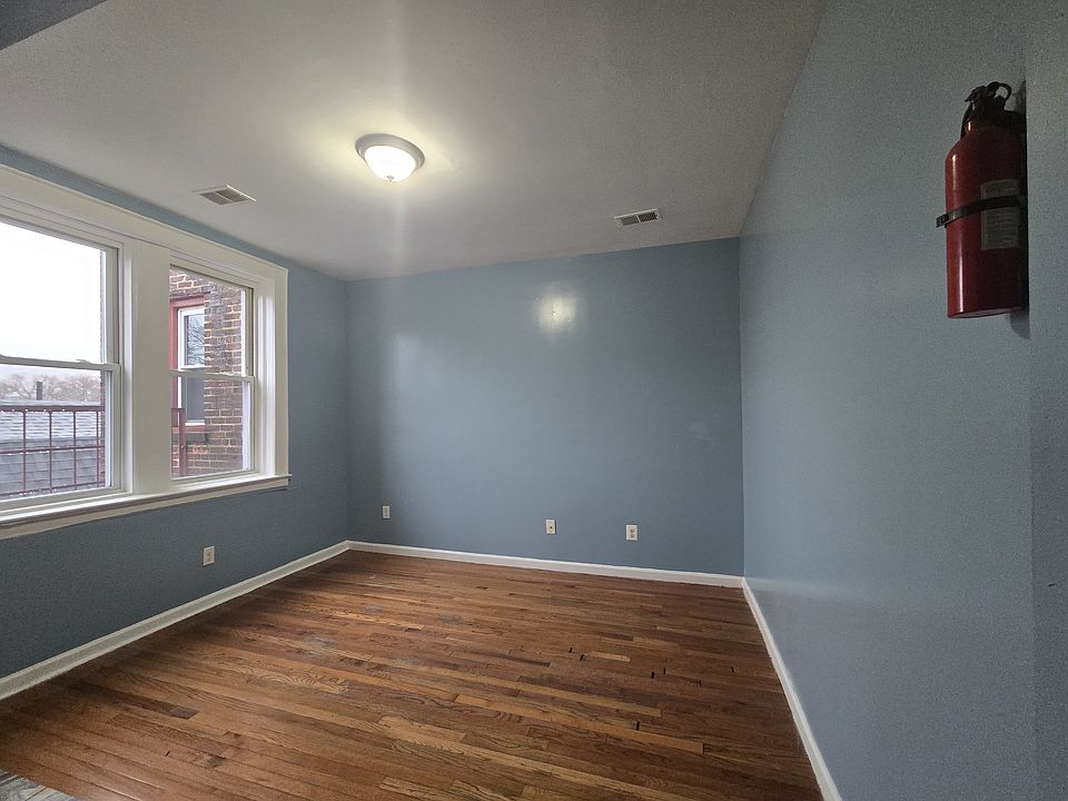 2nd image of 21 Stuyvesant Ave #33B