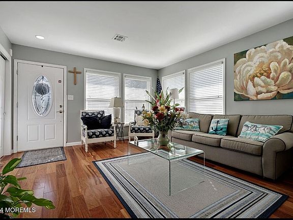 4th image of 17 Castle Harbor Drive