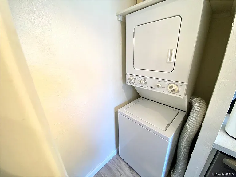 320 Liliuokalani Ave — Photo 17