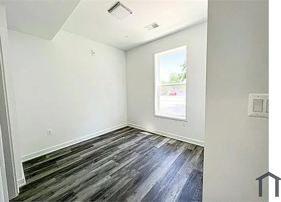 2 bed, 650 sqft, $2,000 — Photo 3