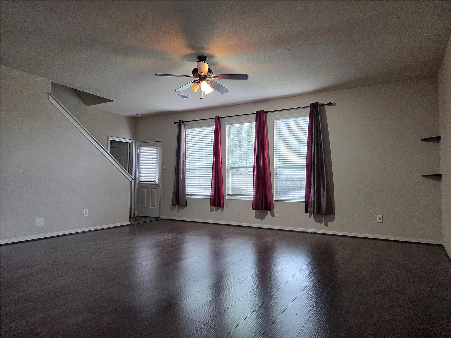 4 bed, 3.0 bath, 2368 sqft, $1,950 — Photo 3