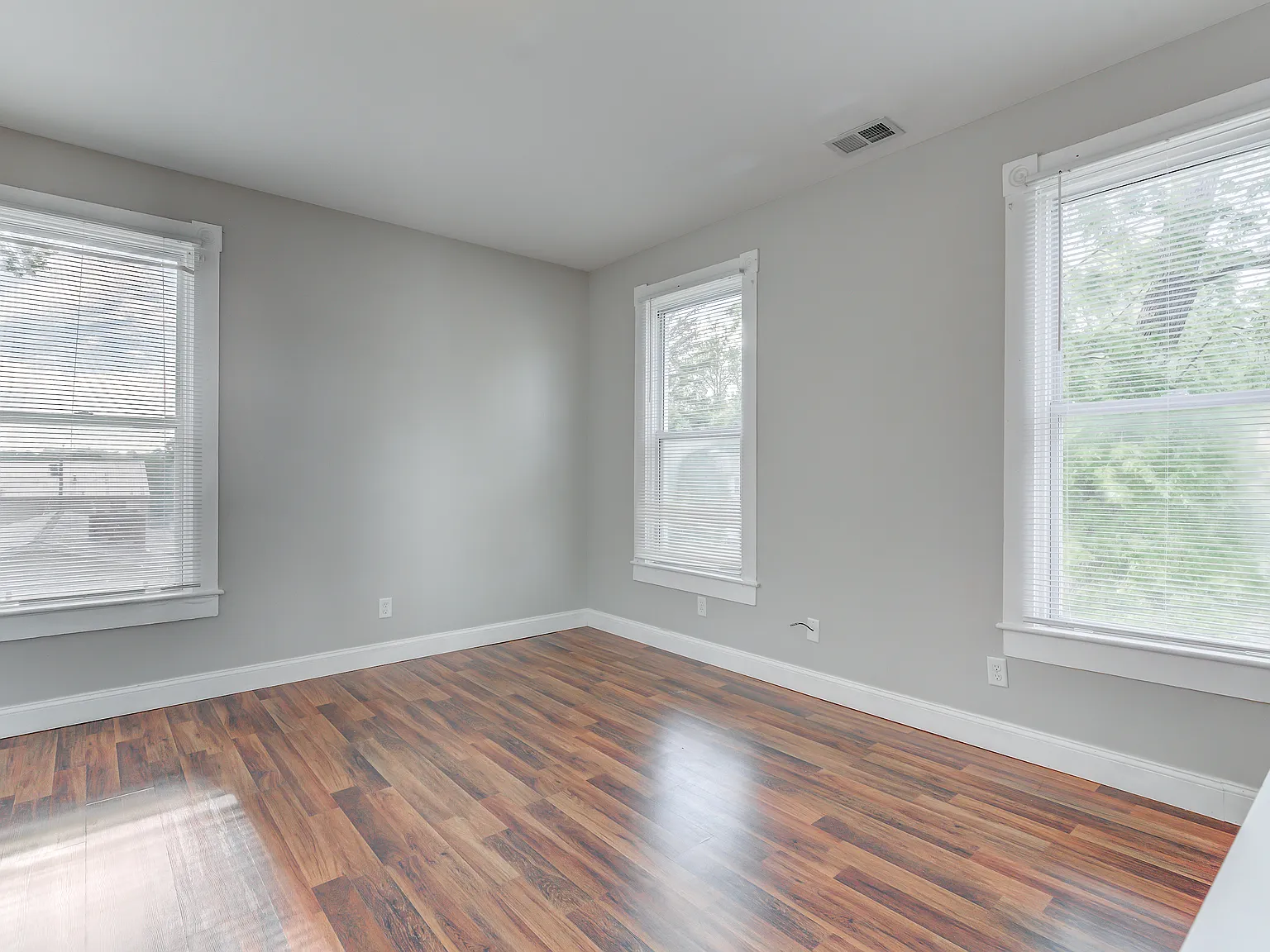 217 W Collins St - B — Photo 2
