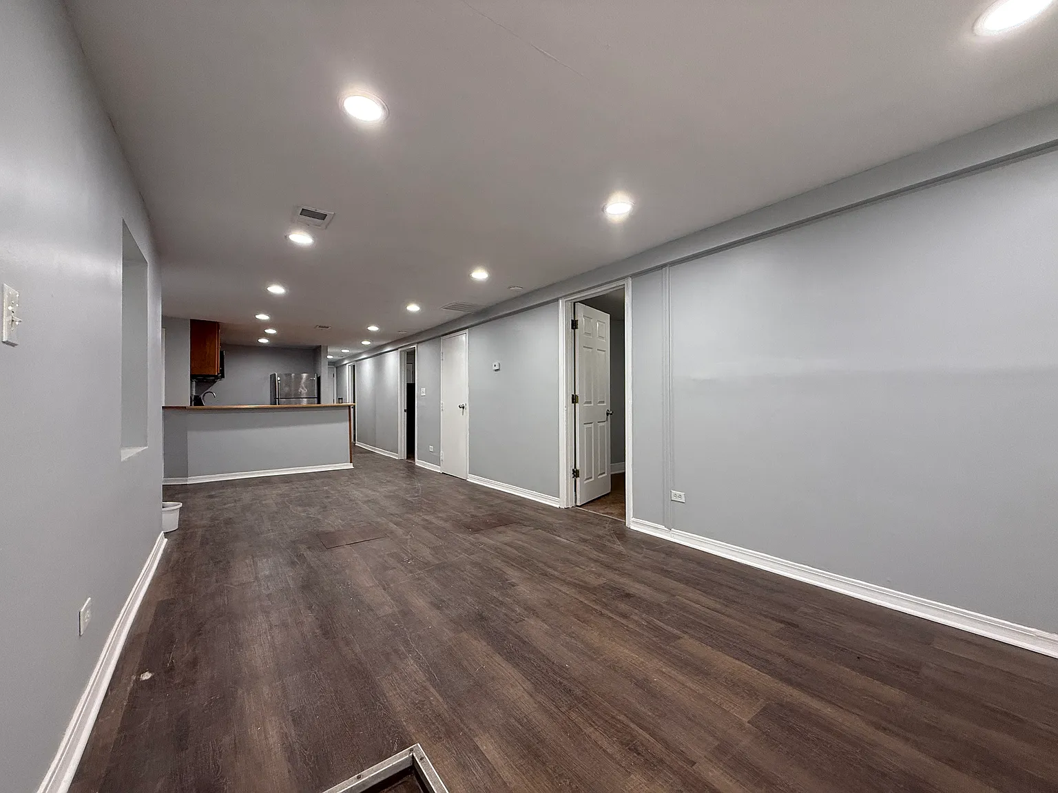 3 bed, 1000 sqft, $1,700 — Photo 2