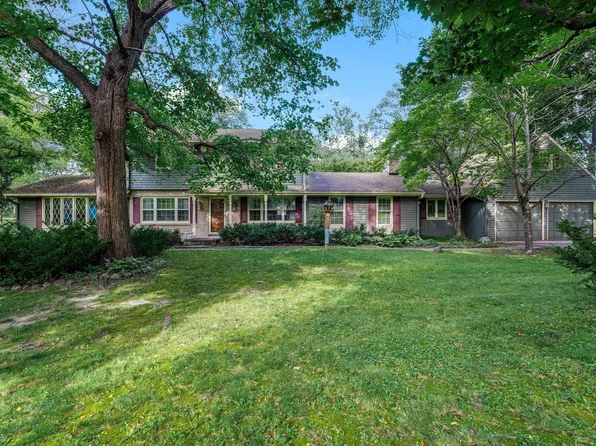 301 Kenmar Cir, Minnetonka, MN 55305