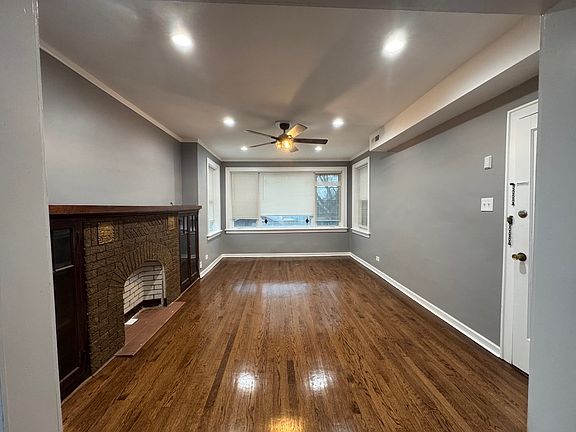3rd image of 5425 W Drummond Pl #2