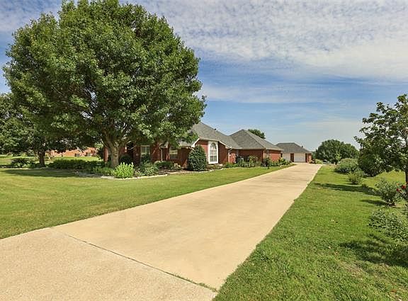 2nd image of 4904 Heritage Cir