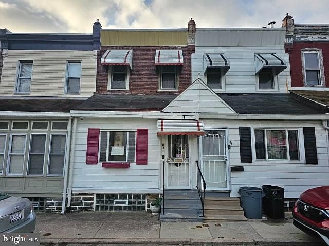 1st image of 82 E Springer St