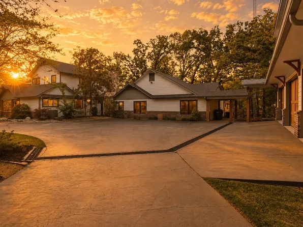 692 Private Road 5937, Emory, TX 75440
