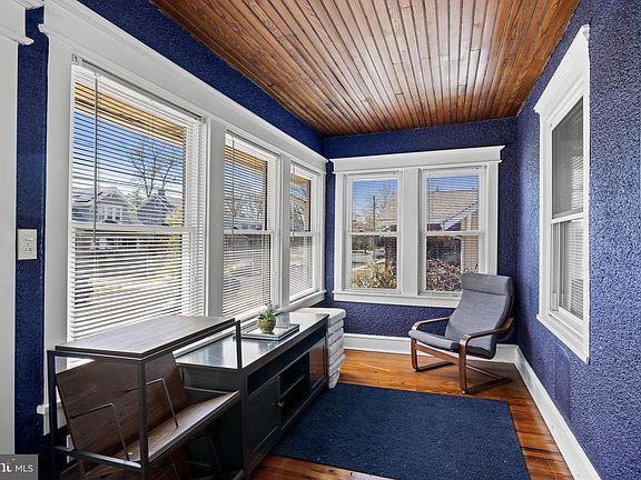 5th image of 909 Belmont Ave