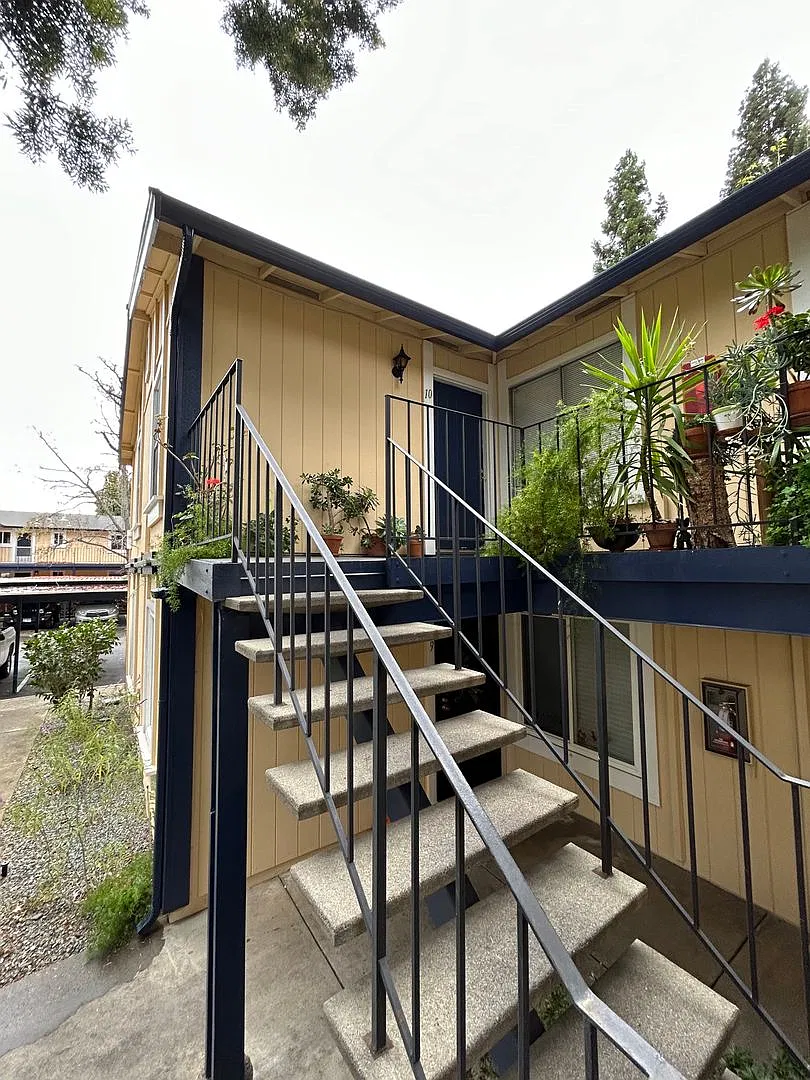 Gorgeous Concord Condo! — Photo 4