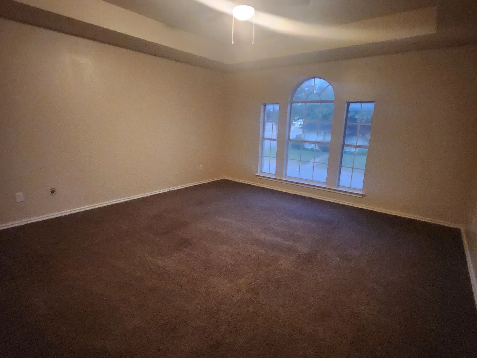 3 bed, 2.5 bath, 1929 sqft, $2,400 — Photo 4