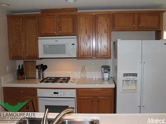 3rd image of 1635 Nicolson Cir