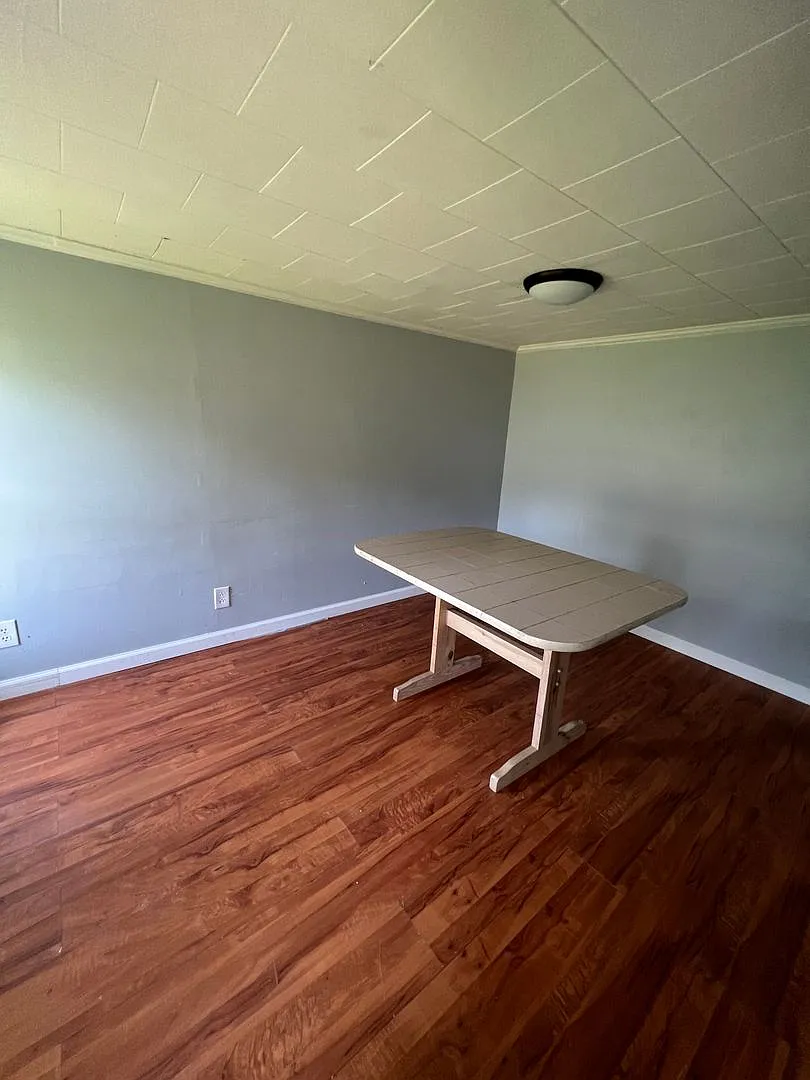 3 Bedroom 1 Bath Home — Photo 1