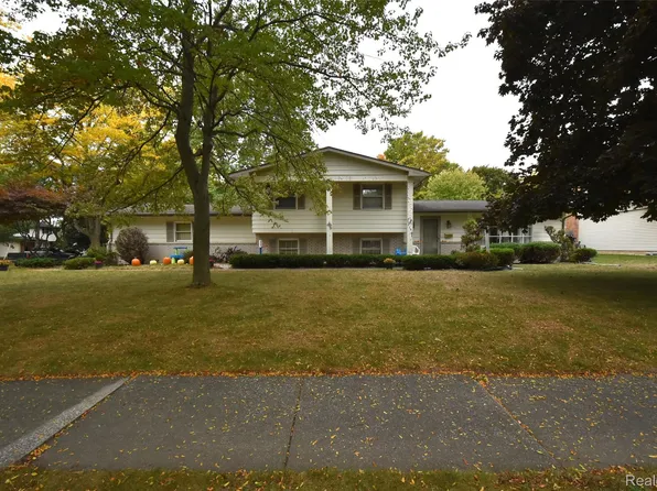 210 Frank Rd, Frankenmuth, MI 48734