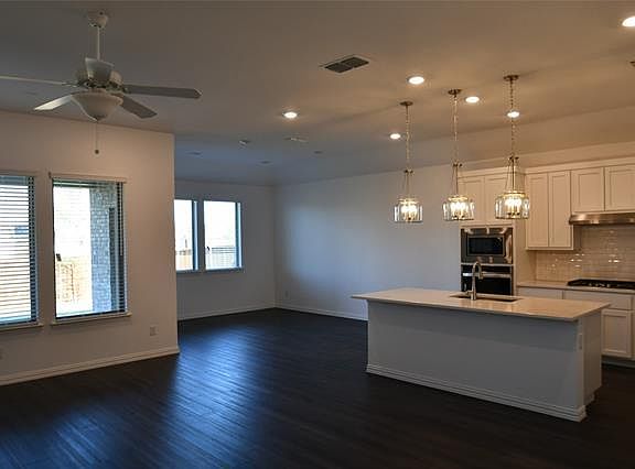 5th image of 2603 Spicebrush St