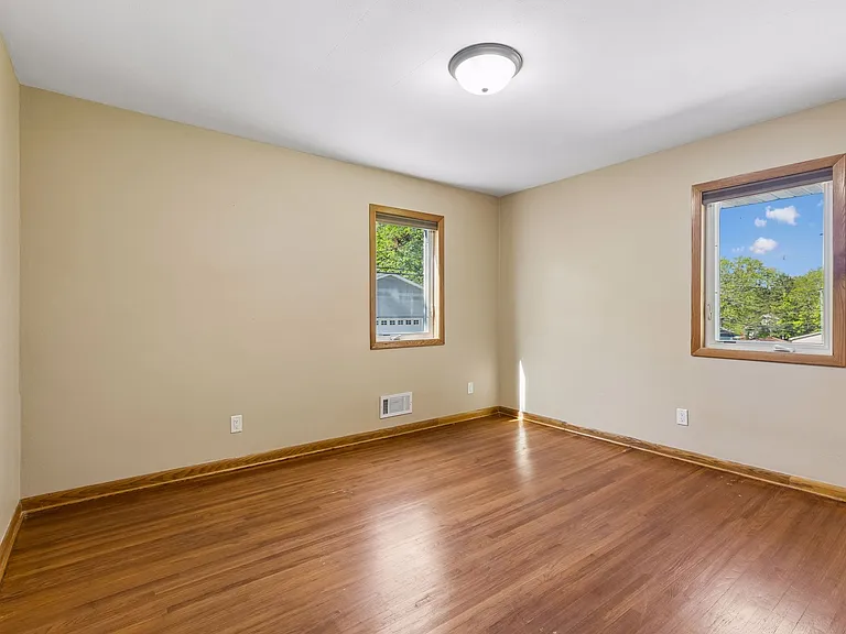 1099 Felix St — Photo 3