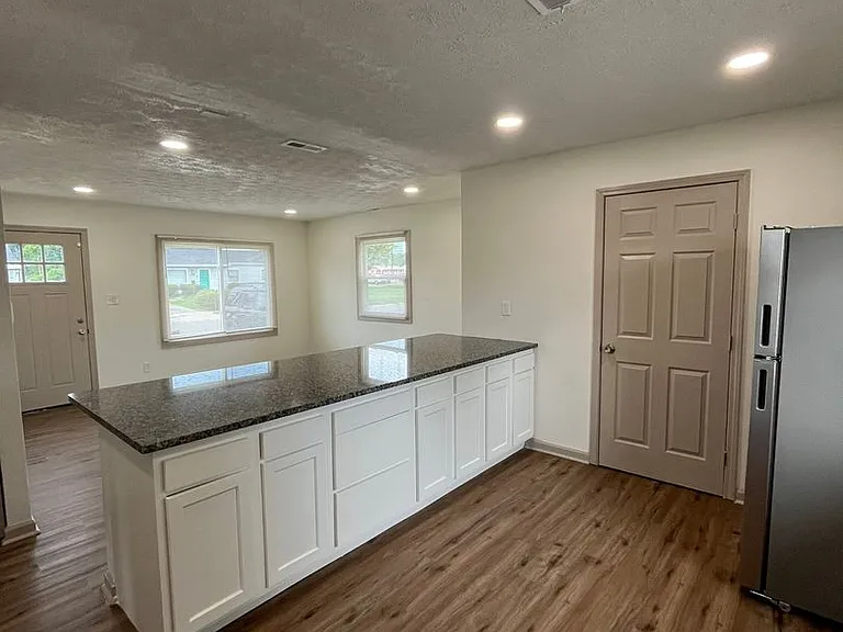 2083 Penrose Dr — Photo 7