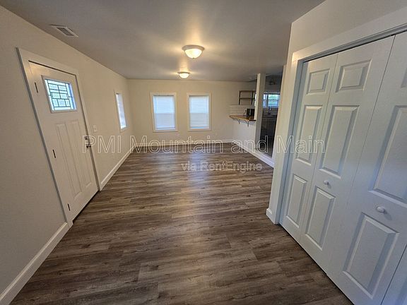 4th image of 617 Brookshire St #B