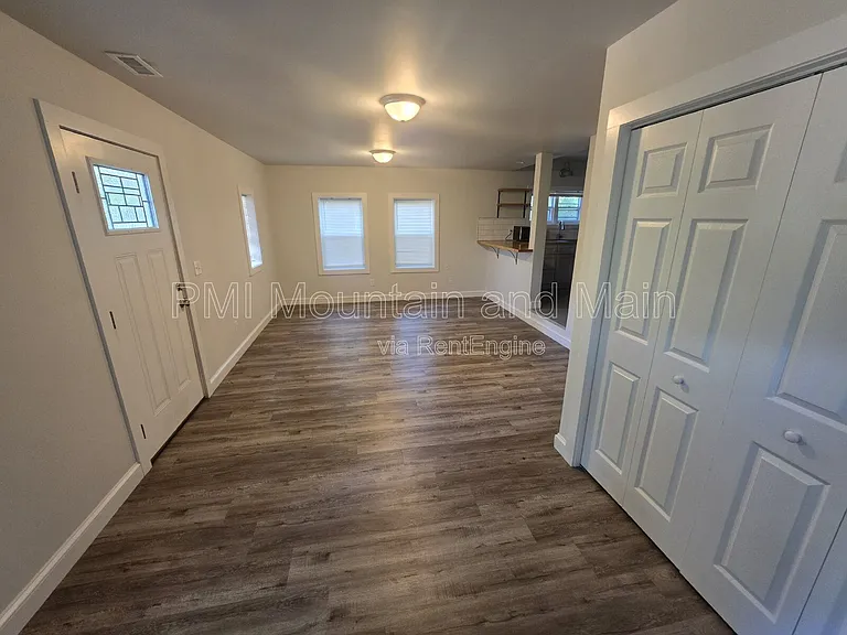 617 Brookshire St #B — Photo 4