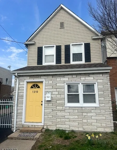 1210 Roselle St — Photo 1
