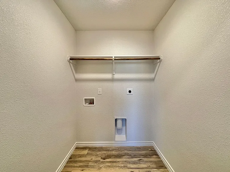 1801 Castroville Trl — Photo 14