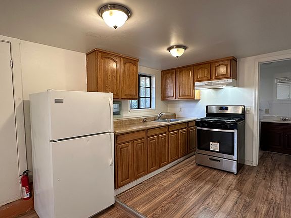 4th image of 2220 23rd Ave #B