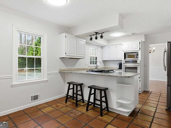 5th image of 1349 Murdock Rd