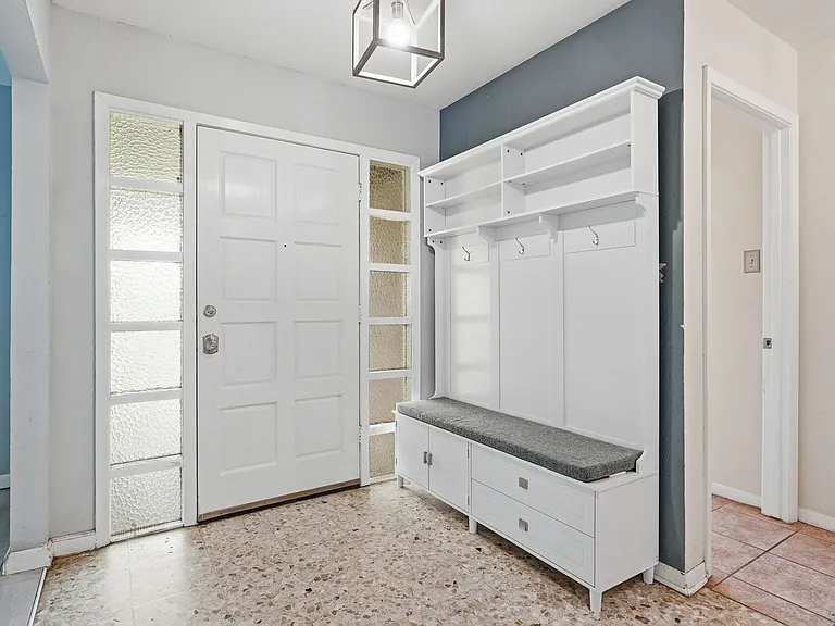 4049 Rooney Dr — Photo 5