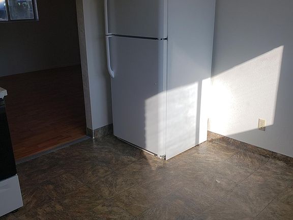 2nd image of 472 Hansen Ave APT 3
