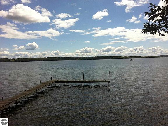 2nd image of 4020 S Lake Shore Dr