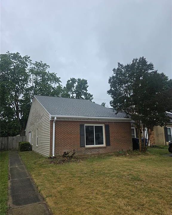 1st image of 1211 Haig Cir