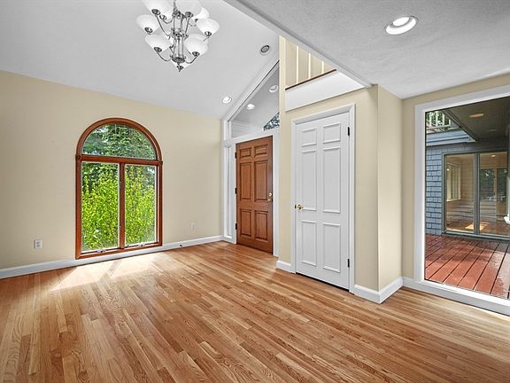 5th image of 244 Ocean Ave