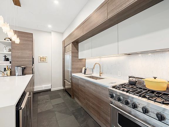 5th image of 505 Greenwich St