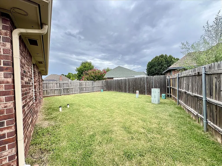 2205 SW 93rd St — Photo 24