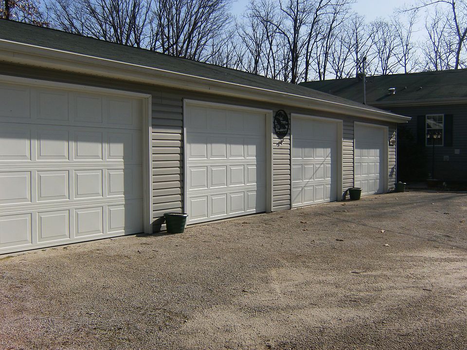 2nd image of 393 E 423rd Rd