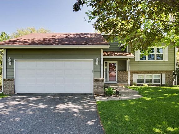 Welcome home to 15410 Darjeeling Path! This home is situated in an amazing neighborhood  close to shopping, parks and entertainment! All in the award winning 196 school district!