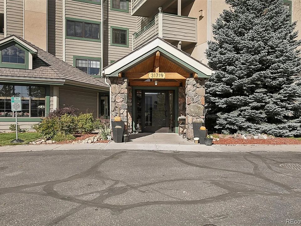 The entryway carport