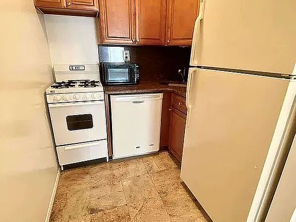 5th image of 221 E 21st St APT 3C