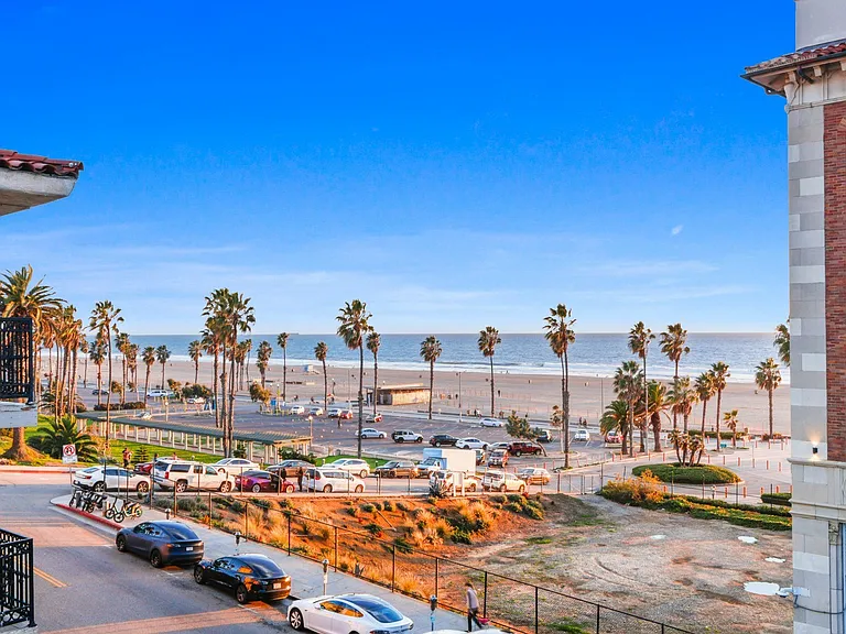 The Stanley on Ocean Way — Photo 8