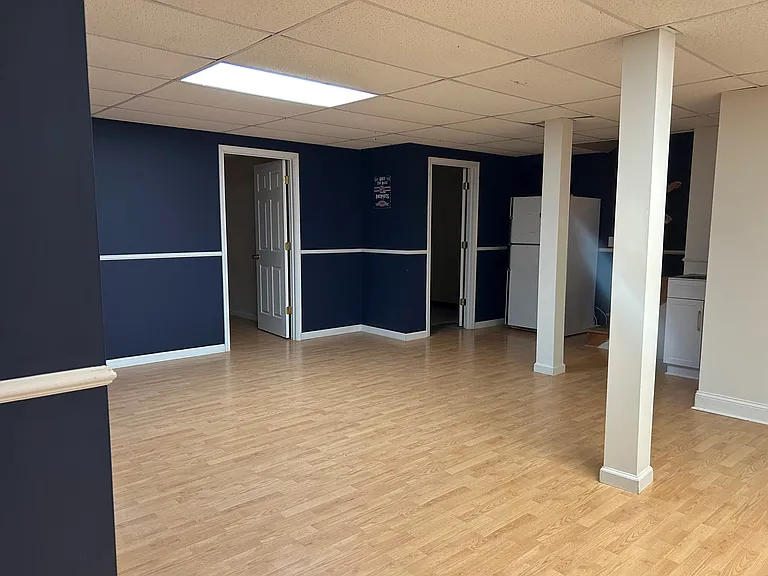 2 rooms: one room and one closet