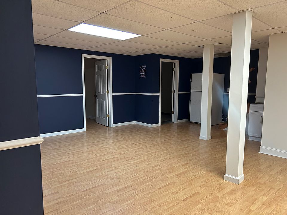 2 rooms: one room and one closet